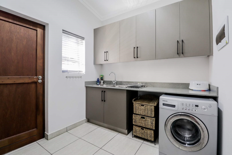 To Let 3 Bedroom Property for Rent in Seemeeu Park Western Cape